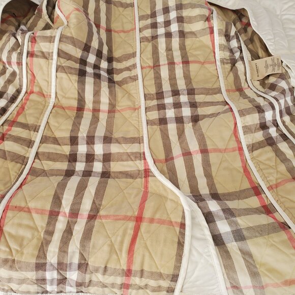 Burberry Mid-Length White Quilted Coat - Picture 4 of 11